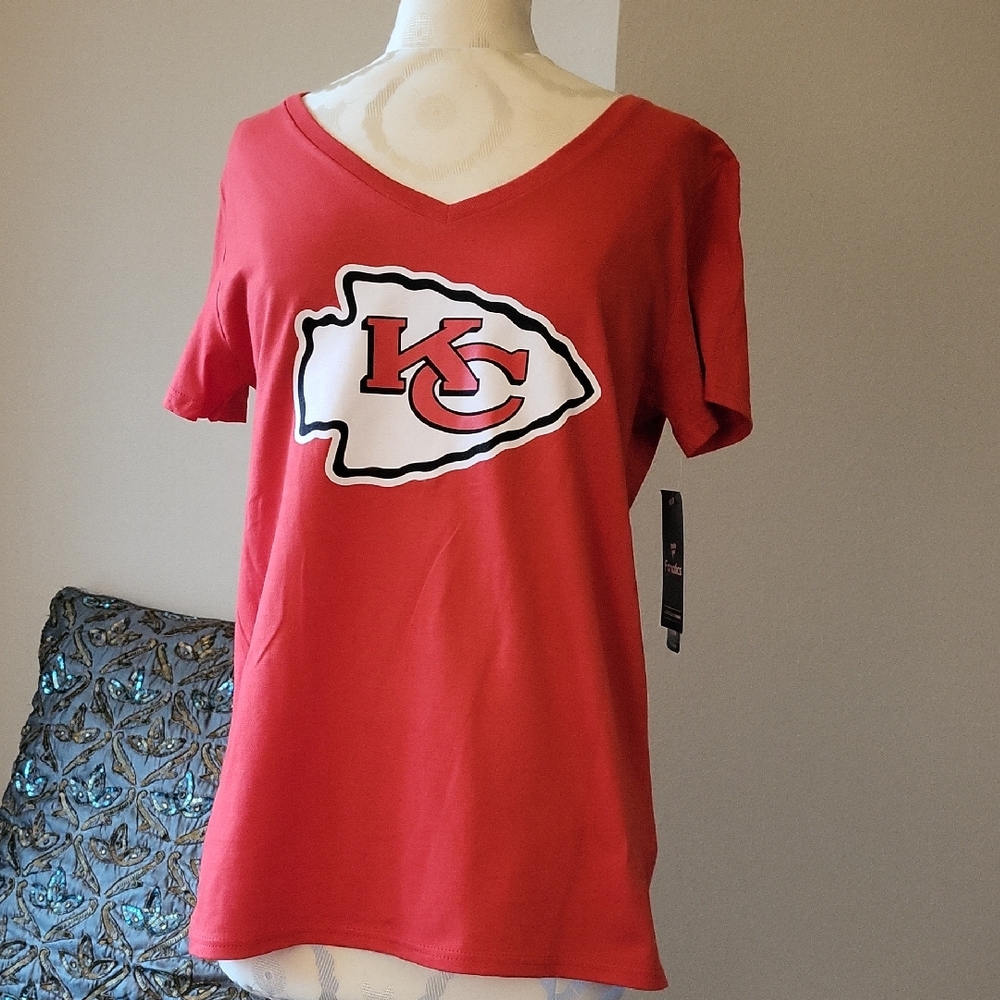 Fanatics Red T-Shirt with Logo